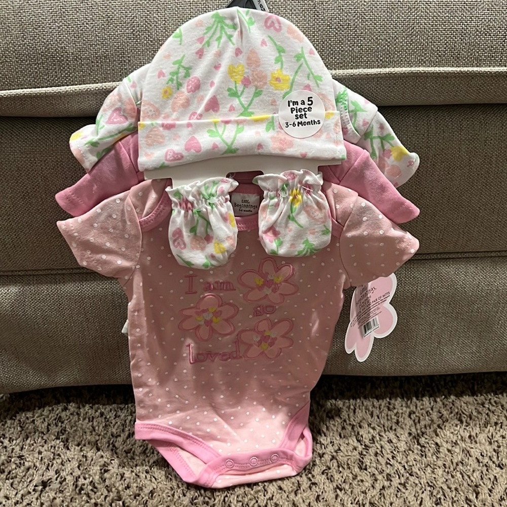 New set of onsies with hat and mitts
